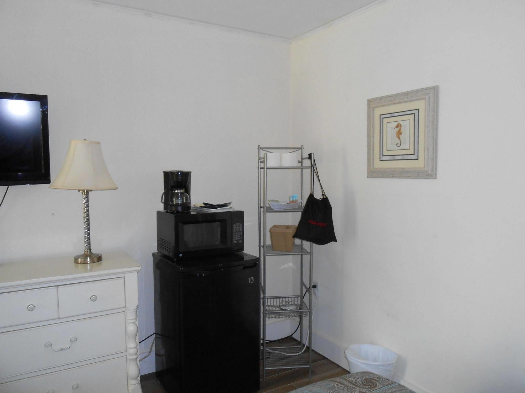 בת'אני ביץ' Meris Gardens B&B מראה חיצוני תמונה
